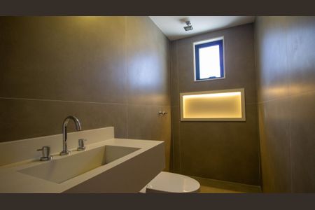 Casa à venda com 330m², 5 quartos e 2 vagas Casa à venda com 330m², 5 quartos e 2 vagasBanheiro da Suíte 3