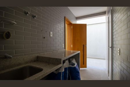 Casa à venda com 330m², 5 quartos e 2 vagas Casa à venda com 330m², 5 quartos e 2 vagasÁrea de Serviço