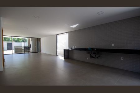 Casa à venda com 330m², 5 quartos e 2 vagas Casa à venda com 330m², 5 quartos e 2 vagasCozinha