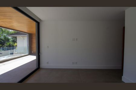 Casa à venda com 330m², 5 quartos e 2 vagas Casa à venda com 330m², 5 quartos e 2 vagasSuíte 2
