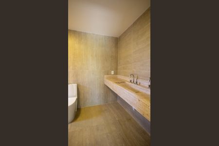 Casa à venda com 330m², 5 quartos e 2 vagas Casa à venda com 330m², 5 quartos e 2 vagasBanheiro da Suíte 1