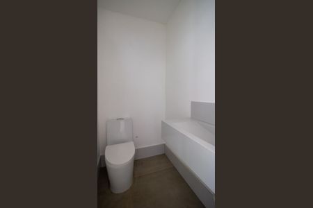 Casa à venda com 330m², 5 quartos e 2 vagas Casa à venda com 330m², 5 quartos e 2 vagasLavabo da Área Gourmet