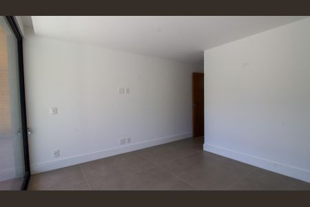 Casa à venda com 330m², 5 quartos e 2 vagas Casa à venda com 330m², 5 quartos e 2 vagasSuíte 2