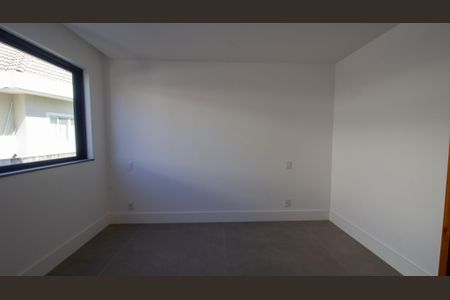 Casa à venda com 330m², 5 quartos e 2 vagas Casa à venda com 330m², 5 quartos e 2 vagasSuíte 4