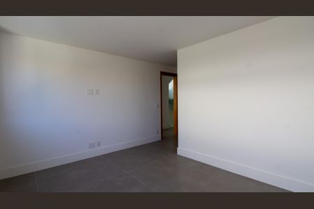 Casa à venda com 330m², 5 quartos e 2 vagas Casa à venda com 330m², 5 quartos e 2 vagasSuíte 3