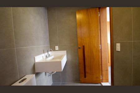 Casa à venda com 330m², 5 quartos e 2 vagas Casa à venda com 330m², 5 quartos e 2 vagasBanheiro da Suíte 4