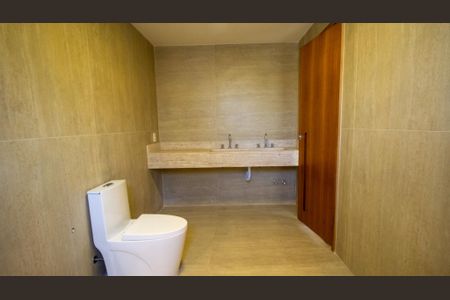 Casa à venda com 330m², 5 quartos e 2 vagas Casa à venda com 330m², 5 quartos e 2 vagasBanheiro da Suíte 1