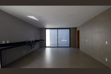 Casa à venda com 330m², 5 quartos e 2 vagas Casa à venda com 330m², 5 quartos e 2 vagasCozinha