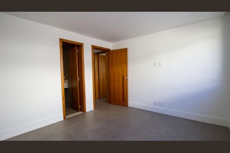 Casa à venda com 330m², 5 quartos e 2 vagas Casa à venda com 330m², 5 quartos e 2 vagasSuíte 4