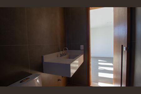 Casa à venda com 330m², 5 quartos e 2 vagas Casa à venda com 330m², 5 quartos e 2 vagasBanheiro do Sotão