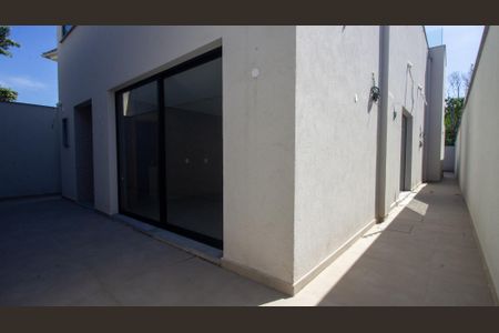 Casa à venda com 330m², 5 quartos e 2 vagas Casa à venda com 330m², 5 quartos e 2 vagasÁrea de Serviço