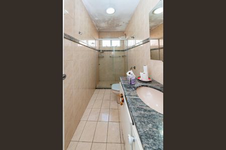 Casa à venda com 440m², 4 quartos e 5 vagas Casa à venda com 440m², 4 quartos e 5 vagasBanheiro da Suíte