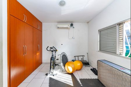 Casa à venda com 440m², 4 quartos e 5 vagas Casa à venda com 440m², 4 quartos e 5 vagasQuarto