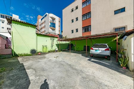 Casa à venda com 440m², 4 quartos e 5 vagas Casa à venda com 440m², 4 quartos e 5 vagasGaragem
