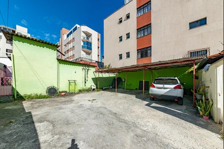 Casa à venda com 440m², 4 quartos e 5 vagas Casa à venda com 440m², 4 quartos e 5 vagasGaragem