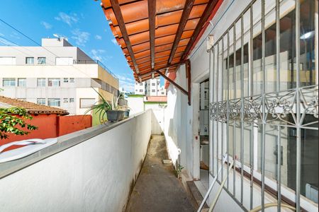Casa à venda com 440m², 4 quartos e 5 vagas Casa à venda com 440m², 4 quartos e 5 vagasÁrea de Serviço