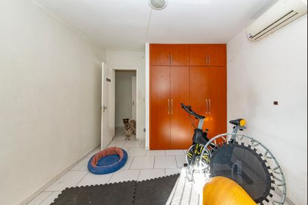 Casa à venda com 440m², 4 quartos e 5 vagas Casa à venda com 440m², 4 quartos e 5 vagasQuarto