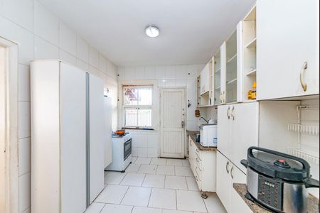 Casa à venda com 440m², 4 quartos e 5 vagas Casa à venda com 440m², 4 quartos e 5 vagasCozinha