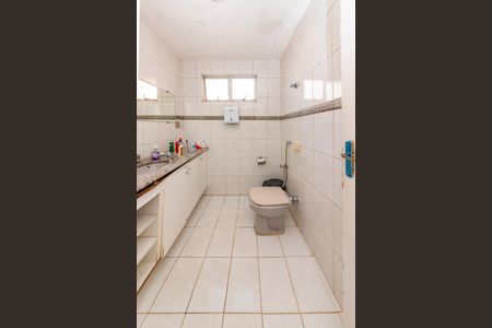 Casa à venda com 440m², 4 quartos e 5 vagas Casa à venda com 440m², 4 quartos e 5 vagasBanheiro Social