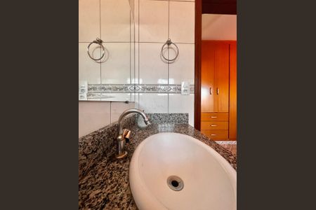 Casa para alugar com 196m², 3 quartos e 1 vaga Casa para alugar com 196m², 3 quartos e 1 vagaBanheiro Social