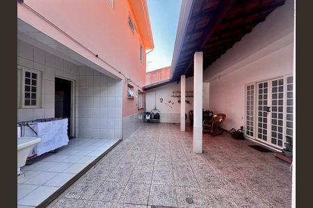 Casa para alugar com 196m², 3 quartos e 1 vaga Casa para alugar com 196m², 3 quartos e 1 vagaQuintal