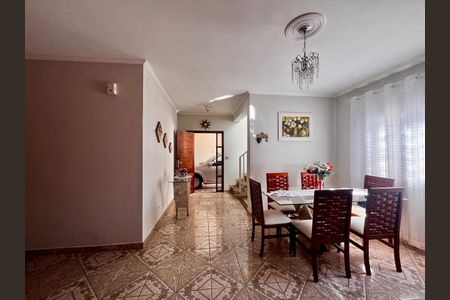 Casa para alugar com 196m², 3 quartos e 1 vaga Casa para alugar com 196m², 3 quartos e 1 vagaSala