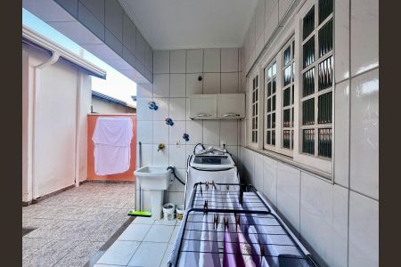 Casa para alugar com 196m², 3 quartos e 1 vaga Casa para alugar com 196m², 3 quartos e 1 vagaÁrea de Serviço