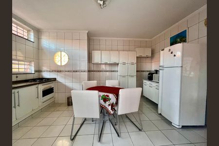 Casa para alugar com 196m², 3 quartos e 1 vaga Casa para alugar com 196m², 3 quartos e 1 vagaCozinha
