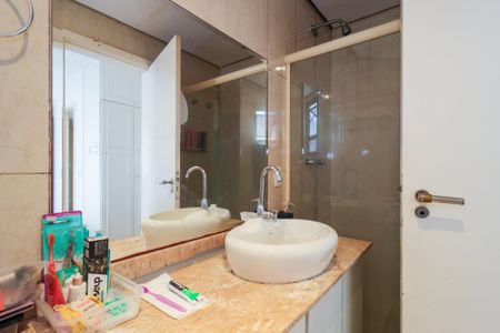 Apartamento à venda com 150m², 3 quartos e 3 vagasBanheiro da Suíte 2