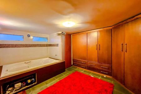 Casa à venda com 137m², 3 quartos e 1 vaga Casa à venda com 137m², 3 quartos e 1 vagaBanheiro / Closet