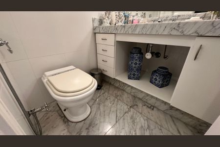 Casa à venda com 508m², 4 quartos e 5 vagas Casa à venda com 508m², 4 quartos e 5 vagasBanheiro Social