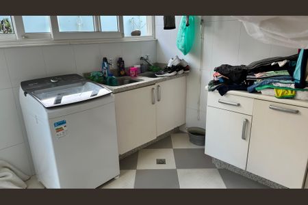 Casa à venda com 508m², 4 quartos e 5 vagas Casa à venda com 508m², 4 quartos e 5 vagasÁrea de Serviço