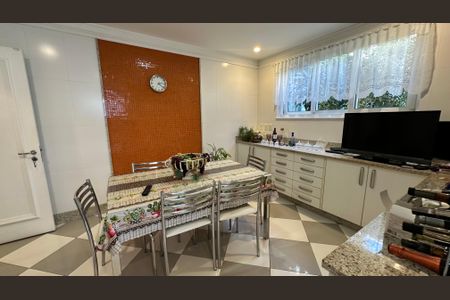 Casa à venda com 508m², 4 quartos e 5 vagas Casa à venda com 508m², 4 quartos e 5 vagasCozinha