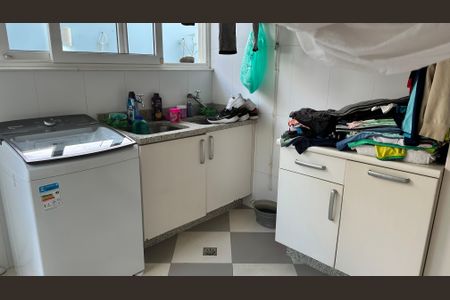 Casa à venda com 508m², 4 quartos e 5 vagas Casa à venda com 508m², 4 quartos e 5 vagasÁrea de Serviço