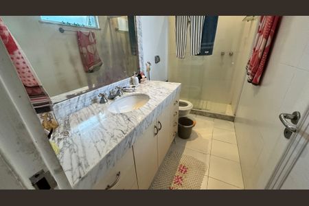 Casa à venda com 508m², 4 quartos e 5 vagas Casa à venda com 508m², 4 quartos e 5 vagasBanheiro de Serviço