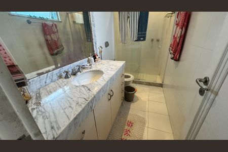 Casa à venda com 508m², 4 quartos e 5 vagas Casa à venda com 508m², 4 quartos e 5 vagasBanheiro de Serviço