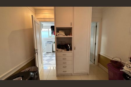 Casa à venda com 508m², 4 quartos e 5 vagas Casa à venda com 508m², 4 quartos e 5 vagasQuarto de Serviço