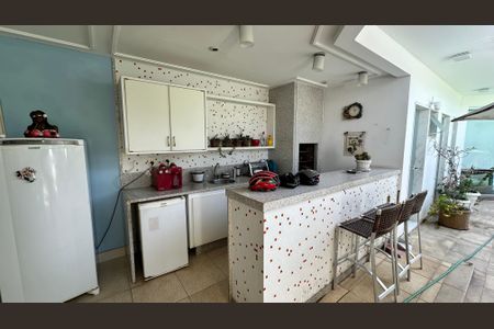 Casa à venda com 508m², 4 quartos e 5 vagas Casa à venda com 508m², 4 quartos e 5 vagasÁrea Externa