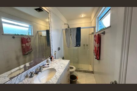 Casa à venda com 508m², 4 quartos e 5 vagas Casa à venda com 508m², 4 quartos e 5 vagasBanheiro de Serviço