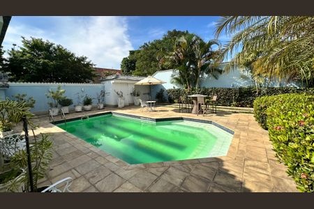 Casa à venda com 508m², 4 quartos e 5 vagas Casa à venda com 508m², 4 quartos e 5 vagasÁrea Externa