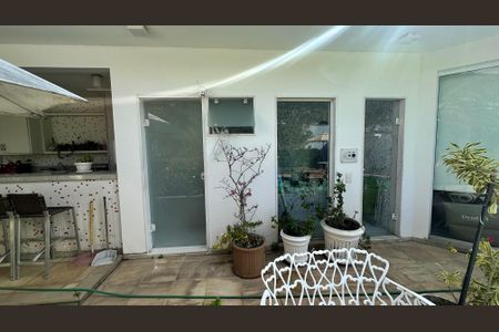 Casa à venda com 508m², 4 quartos e 5 vagas Casa à venda com 508m², 4 quartos e 5 vagasÁrea Externa