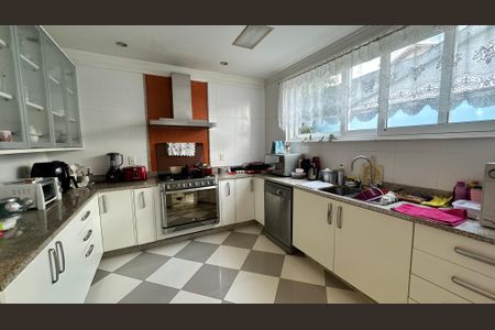 Casa à venda com 508m², 4 quartos e 5 vagas Casa à venda com 508m², 4 quartos e 5 vagasCozinha