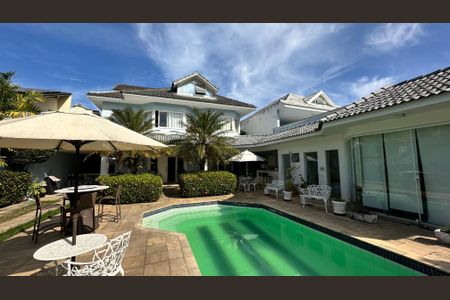 Casa à venda com 508m², 4 quartos e 5 vagas Casa à venda com 508m², 4 quartos e 5 vagasÁrea Externa