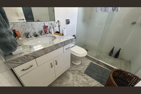 Casa à venda com 508m², 4 quartos e 5 vagas Casa à venda com 508m², 4 quartos e 5 vagasBanheiro da Suíte 3