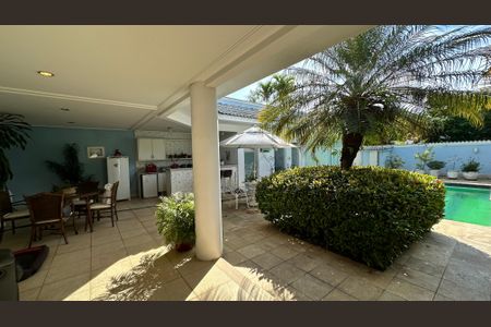 Casa à venda com 508m², 4 quartos e 5 vagas Casa à venda com 508m², 4 quartos e 5 vagasÁrea Externa