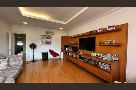 Casa à venda com 508m², 4 quartos e 5 vagas Casa à venda com 508m², 4 quartos e 5 vagasQuarto