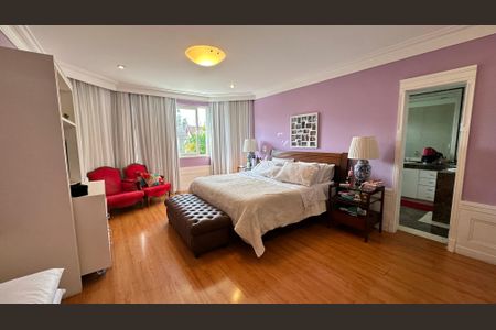 Casa à venda com 508m², 4 quartos e 5 vagas Casa à venda com 508m², 4 quartos e 5 vagasSuíte 1