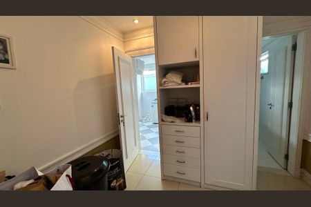 Casa à venda com 508m², 4 quartos e 5 vagas Casa à venda com 508m², 4 quartos e 5 vagasQuarto de Serviço