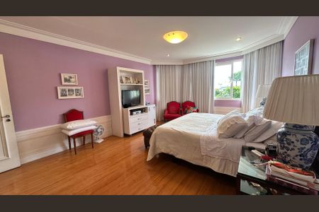 Casa à venda com 508m², 4 quartos e 5 vagas Casa à venda com 508m², 4 quartos e 5 vagasSuíte 1