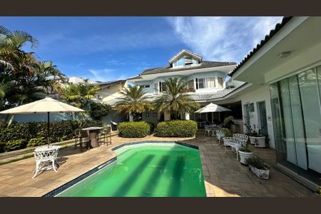 Casa à venda com 508m², 4 quartos e 5 vagas Casa à venda com 508m², 4 quartos e 5 vagasÁrea Externa